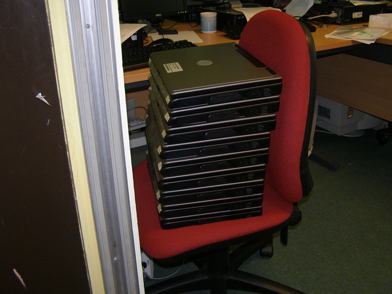 Montaña de laptops
