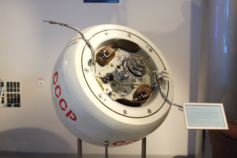 Featured image for “¿Una «bola de boliche» soviética cayendo del cielo? Despierta, el pasado espacial llama a tu puerta (y podría golpearte)”